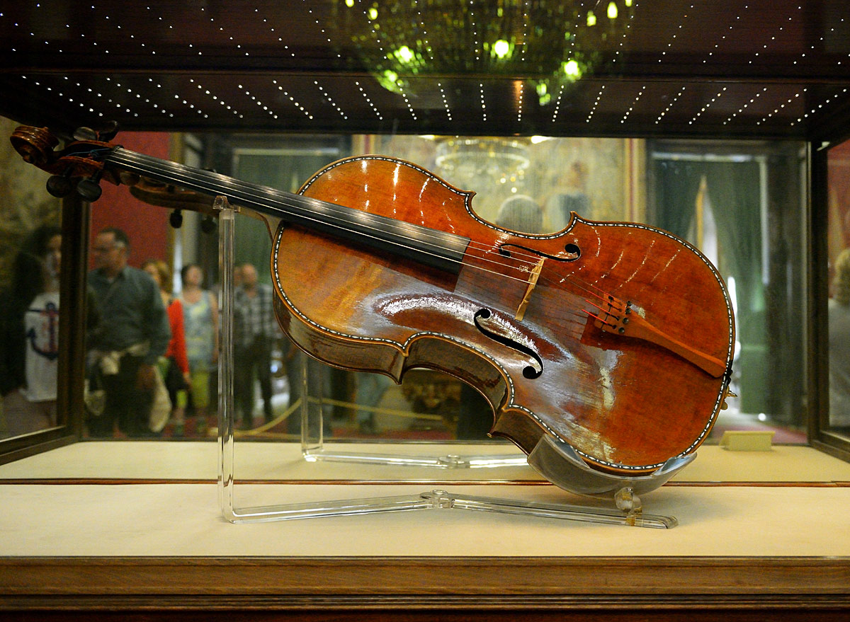 Скрипка Страдивари. Мадрид. Stradivari.