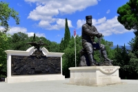 Памятник Александру III в Ливадийском дворце-музее. Крым.
