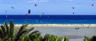 Кайтсёрфинг на острове Фуэртевентура. Kitesurfing on Fuerteventura. Canary Islands.