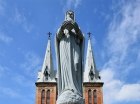 Дева Мария и Нотр-Дам в Хошимине. Фрагмент. Notre Dame Cathedral in Ho Chi Minh.