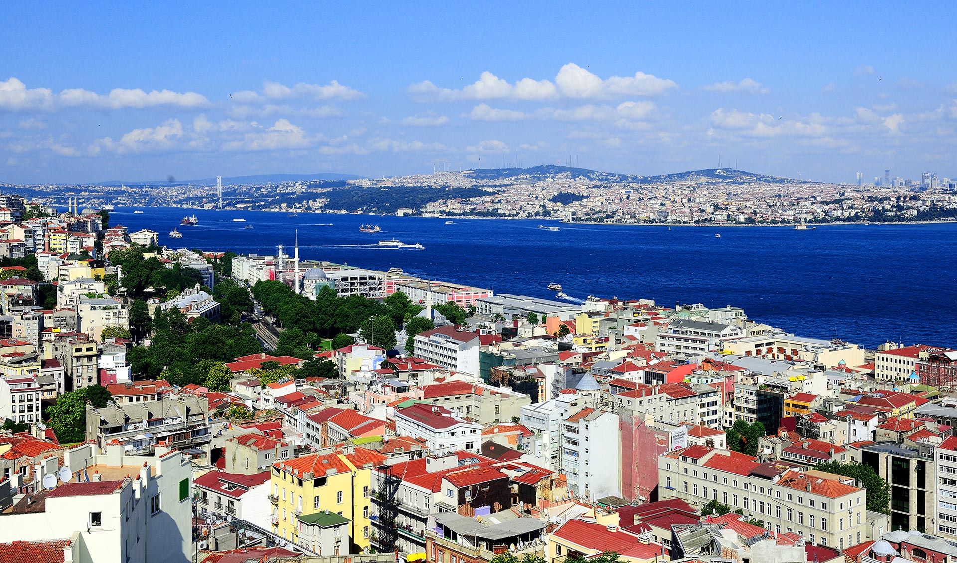 Стамбул и Босфор с башни Галата. Турция. Istanbul and the Bosphorus from the Galata Tower. Turkey.