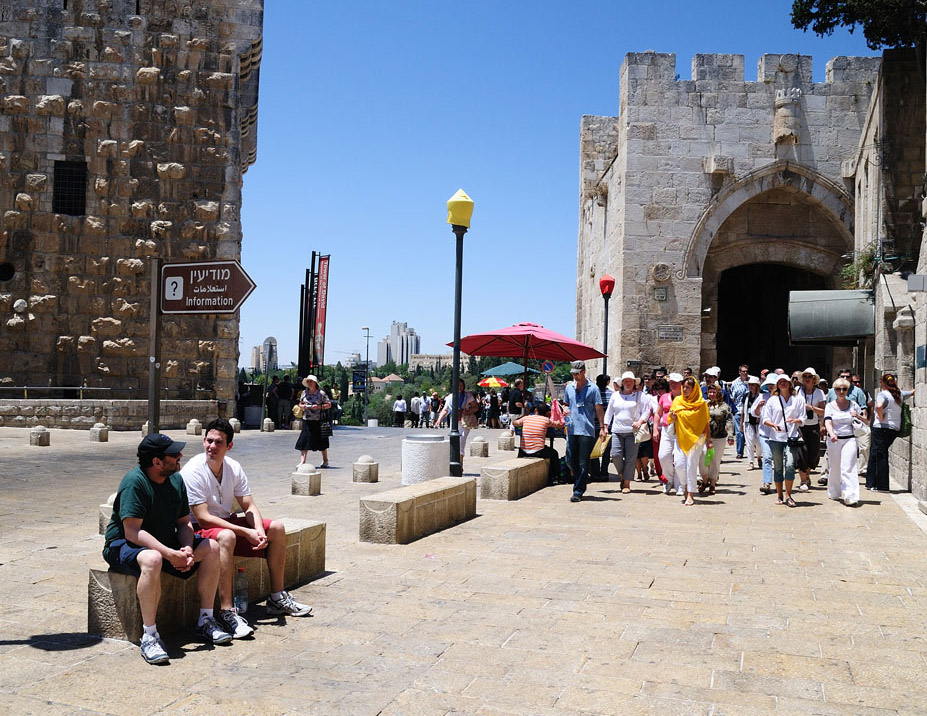 Туристы у Яффских ворот. Иерусалим. Jerusalem