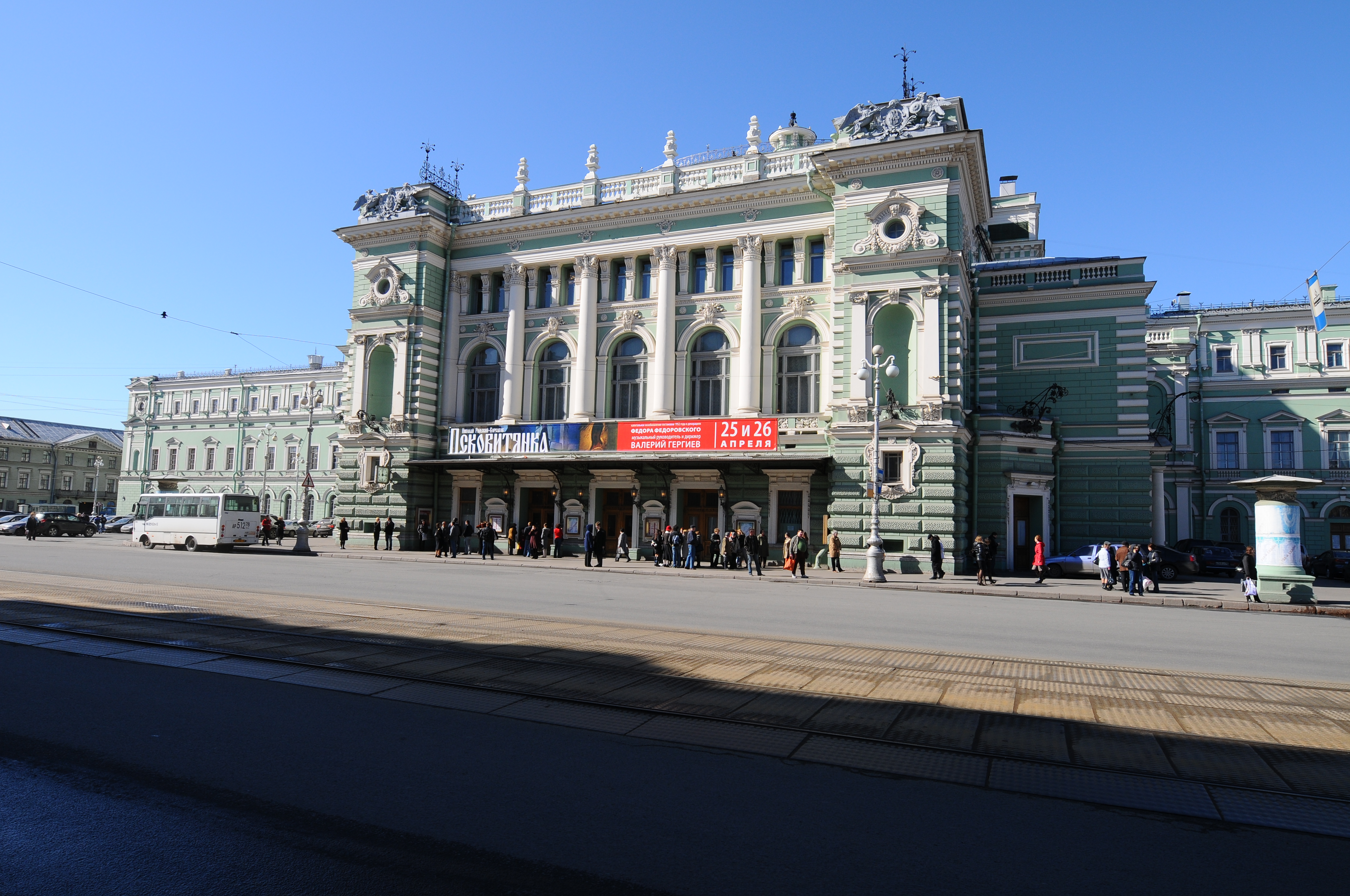 Nikon D300+14-24 f/2.8. ISO200, 14mm, f/8, 1/400. Мариинский театр.
