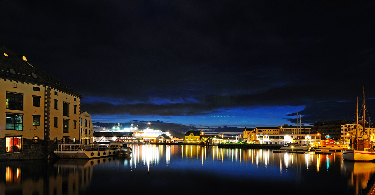 Алесунд ночью. Олесунн. Night Alesund.