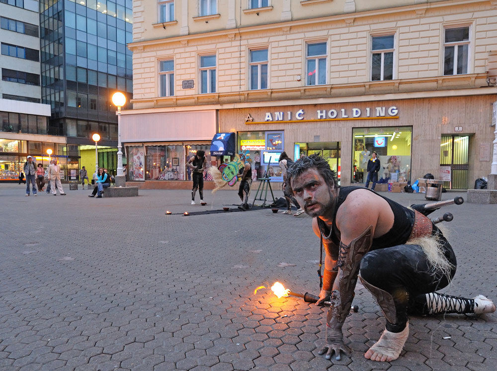 Уличный лицедей. Загреб. Zagreb.