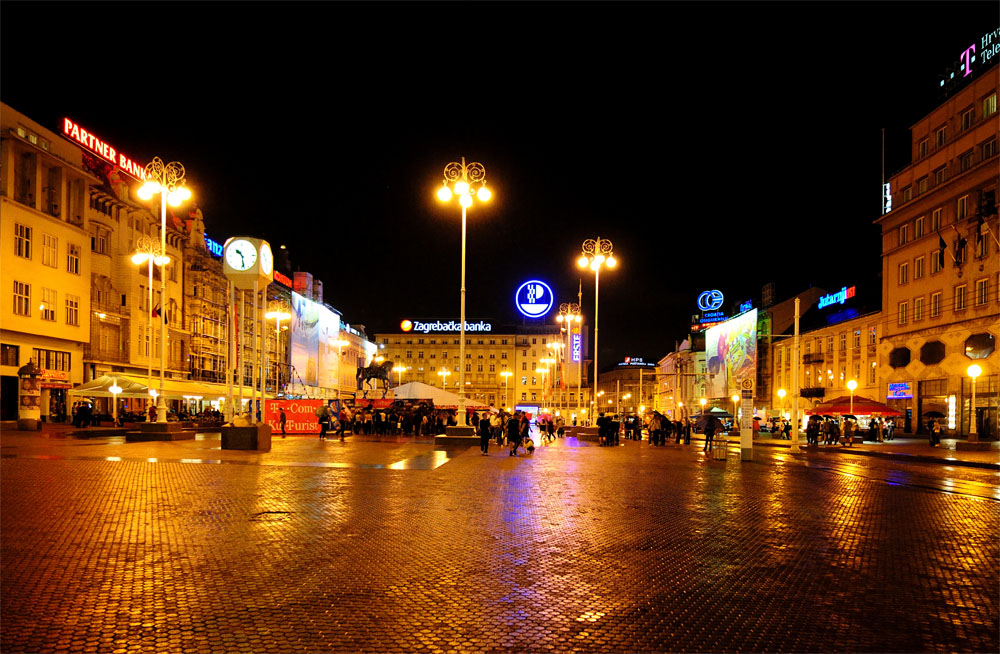 Вечерний Загреб. Площадь Бана Елачича. Night Zagreb.