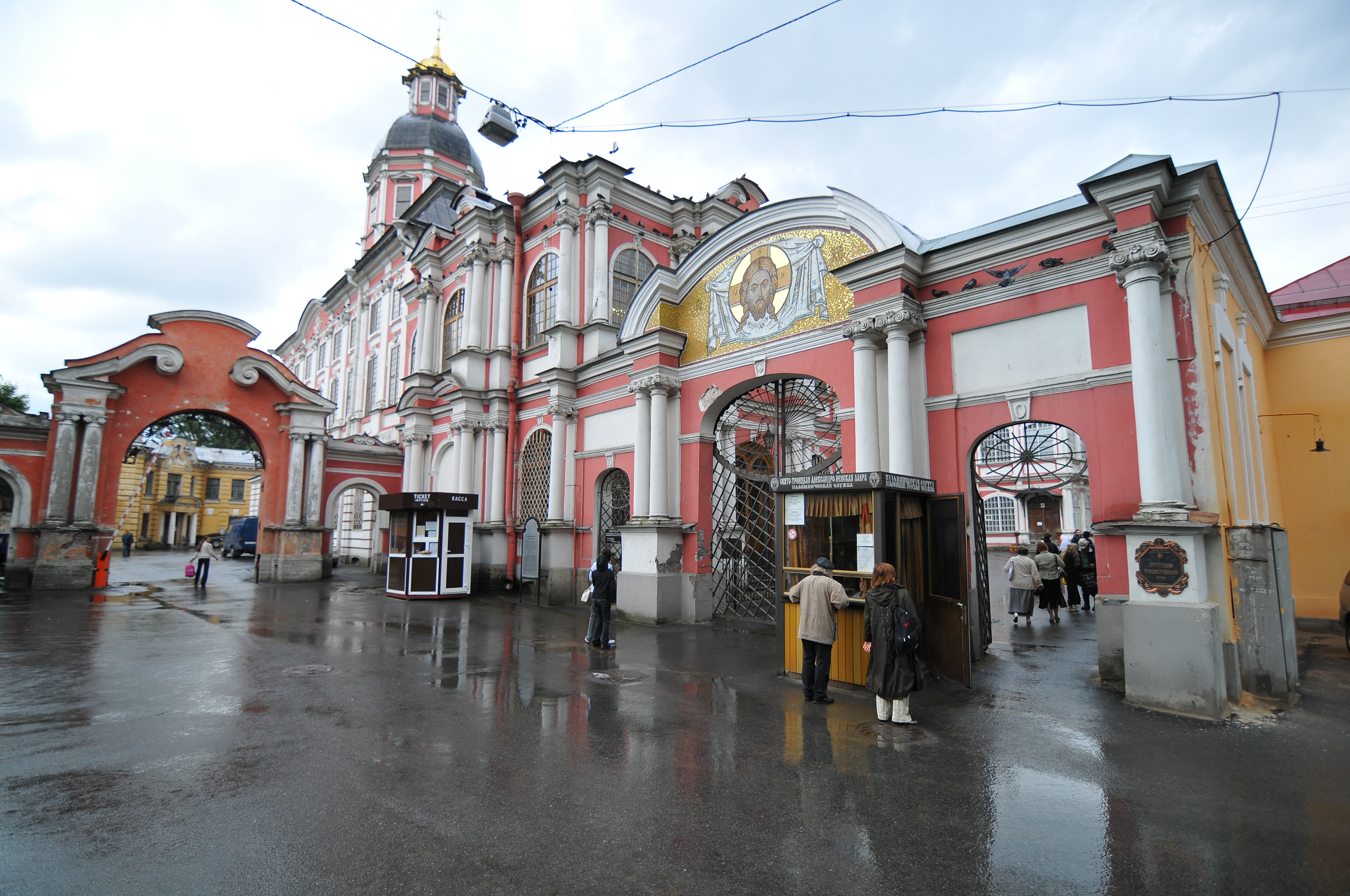 Nikon D300+Tokina 11-16mm f/2.8. ISO200, 11mm,f/2.8, 1/500