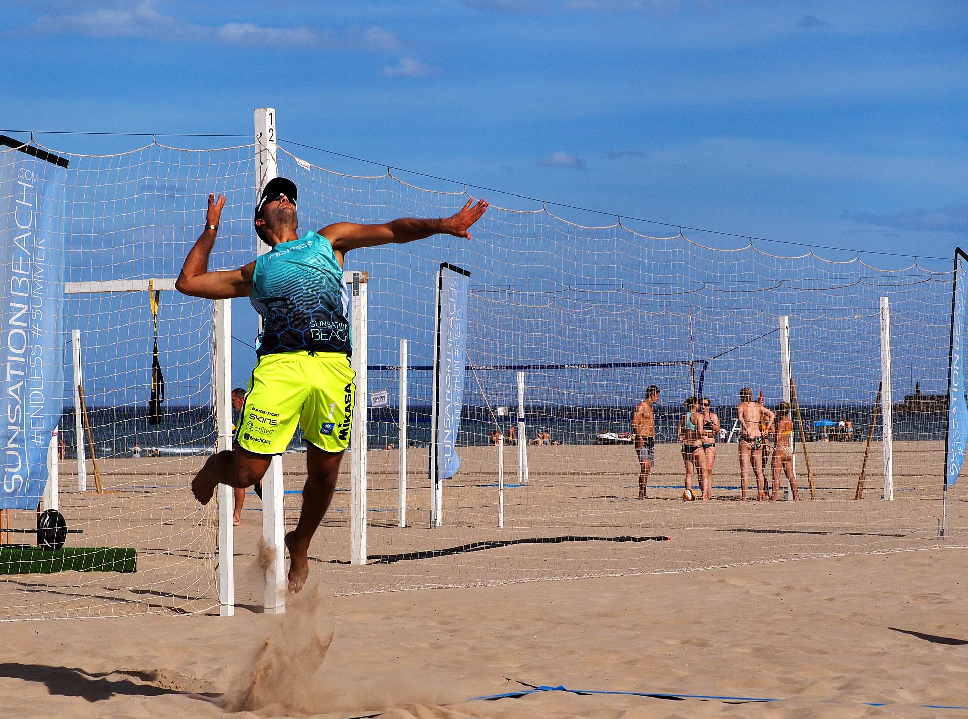 Подача. Пляжный волейбол. Beach Volleyball Serve.
