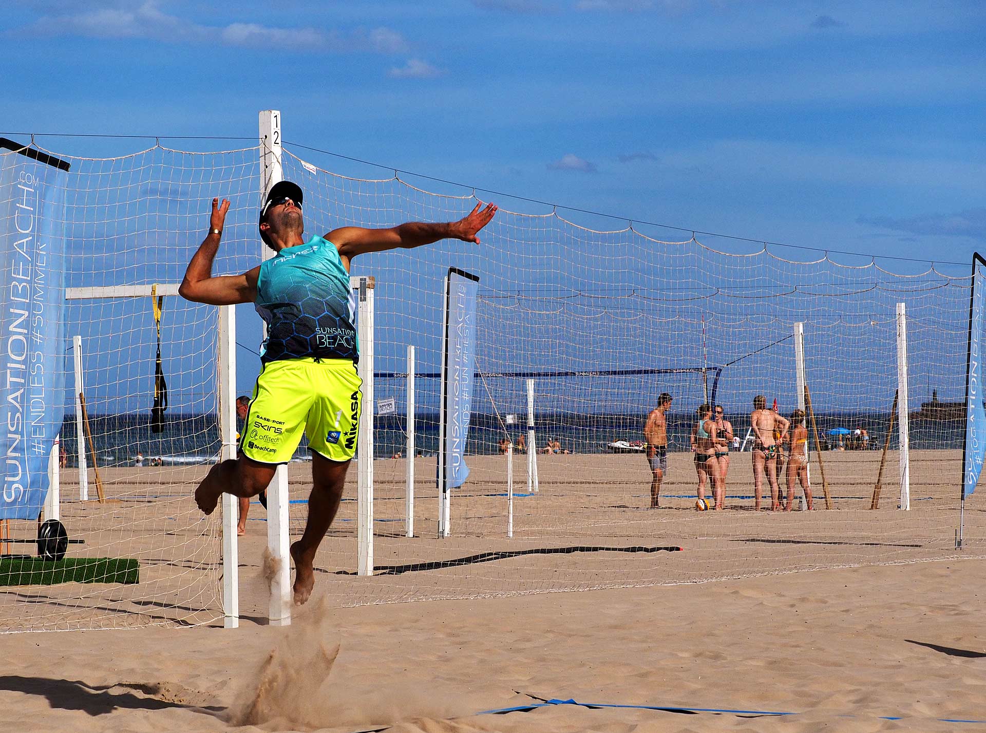 Подача. Пляжный волейбол. Beach Volleyball Serve.