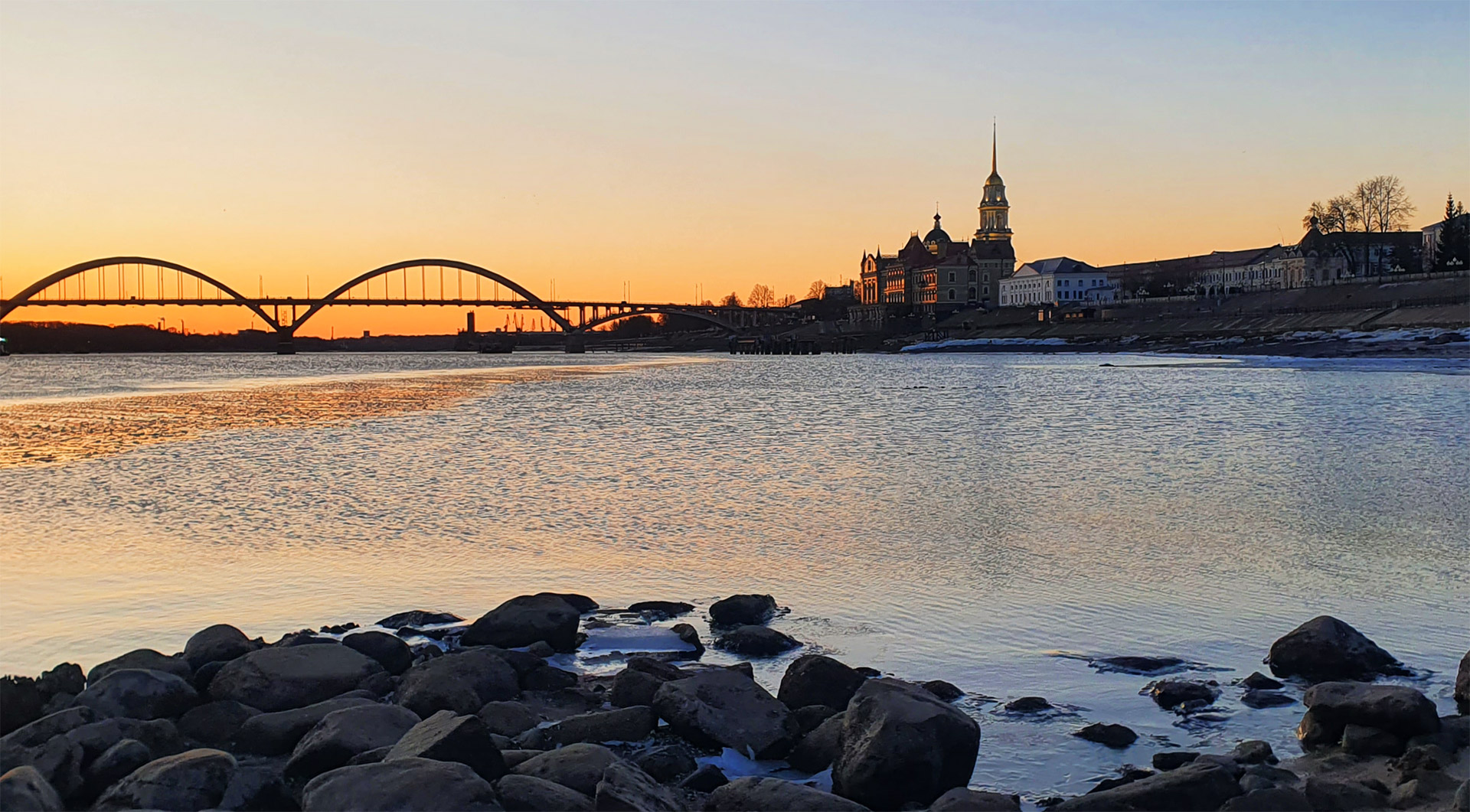 Рыбинск на рассвете. Rybinsk at Sunrise.