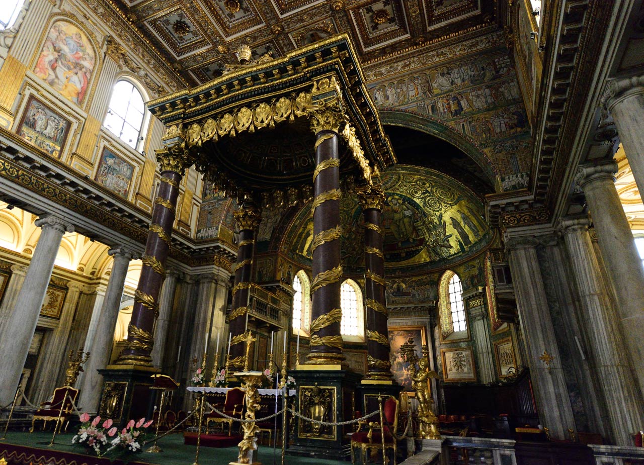Интерьер Храма в Риме. Rome.