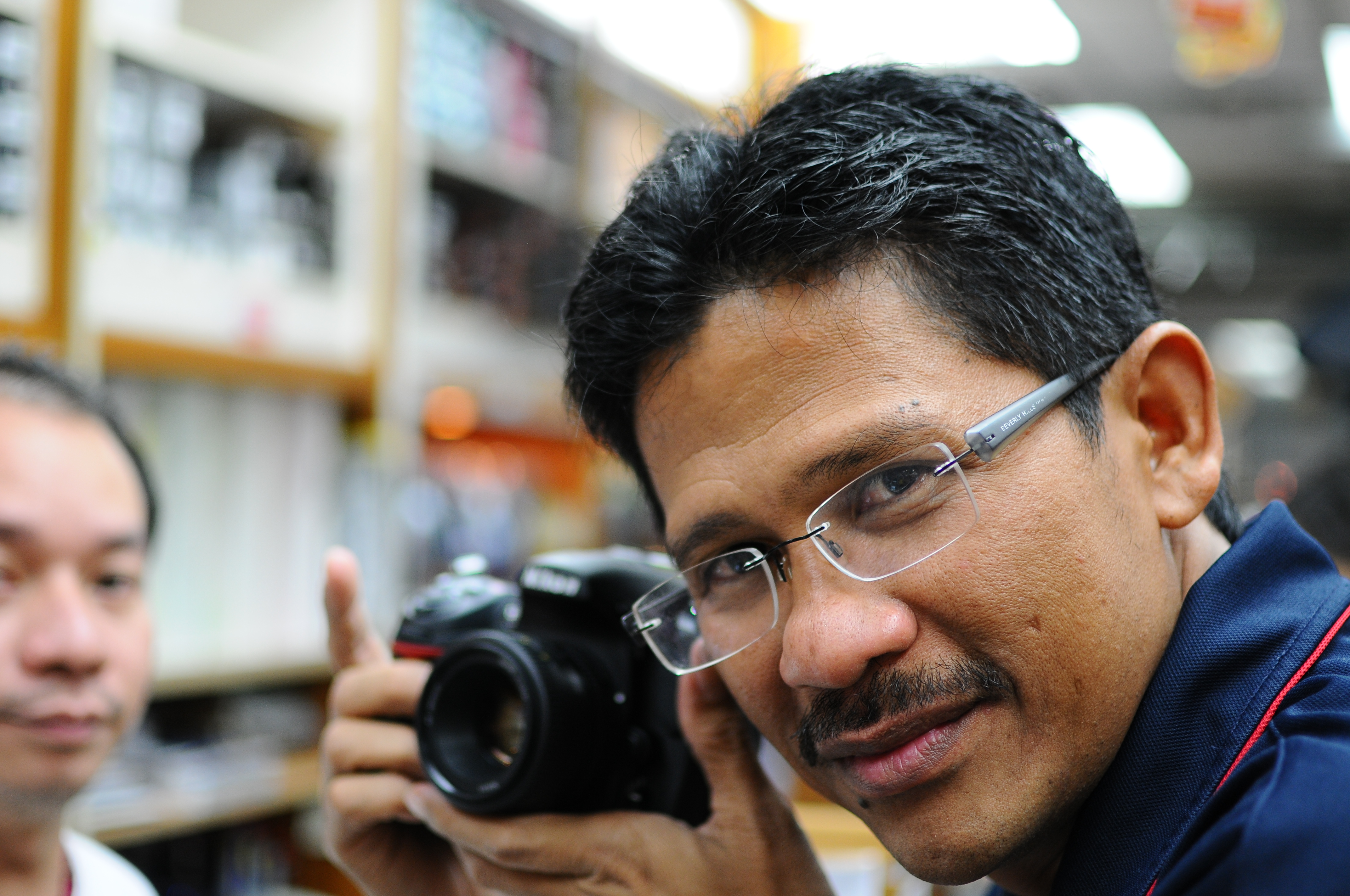 Nikon D300+Nikon AF-S Nikkor 35mm f/1.8. ISO400, 35mm, f/1.8, 1/100. Jpeg.