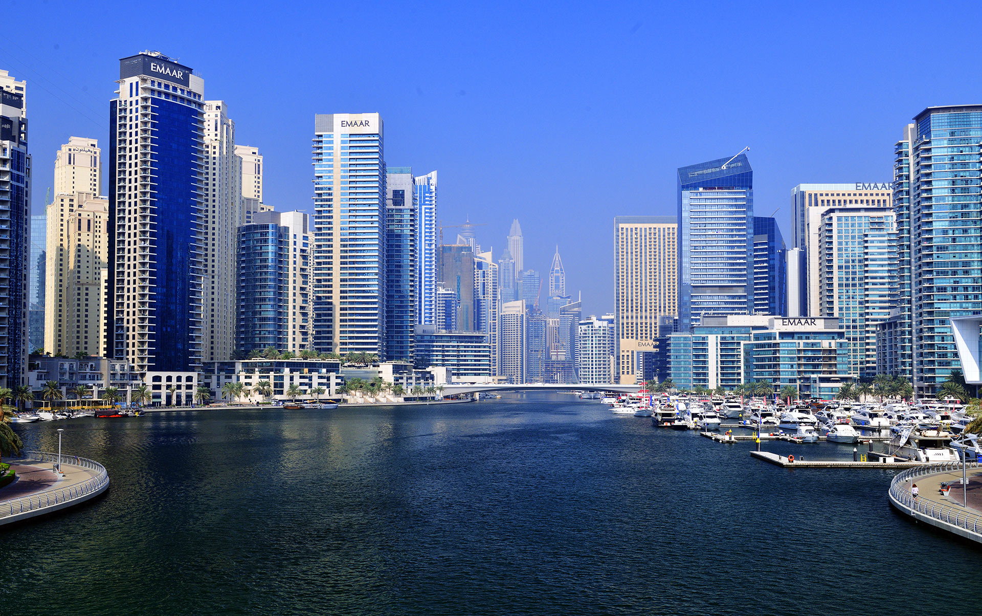 Марина Дубая днём. Dubai Marina during the day. 1