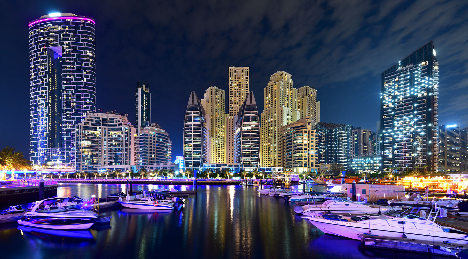 Марина Дубая вечером. Dubai Marina in the evening. 1
