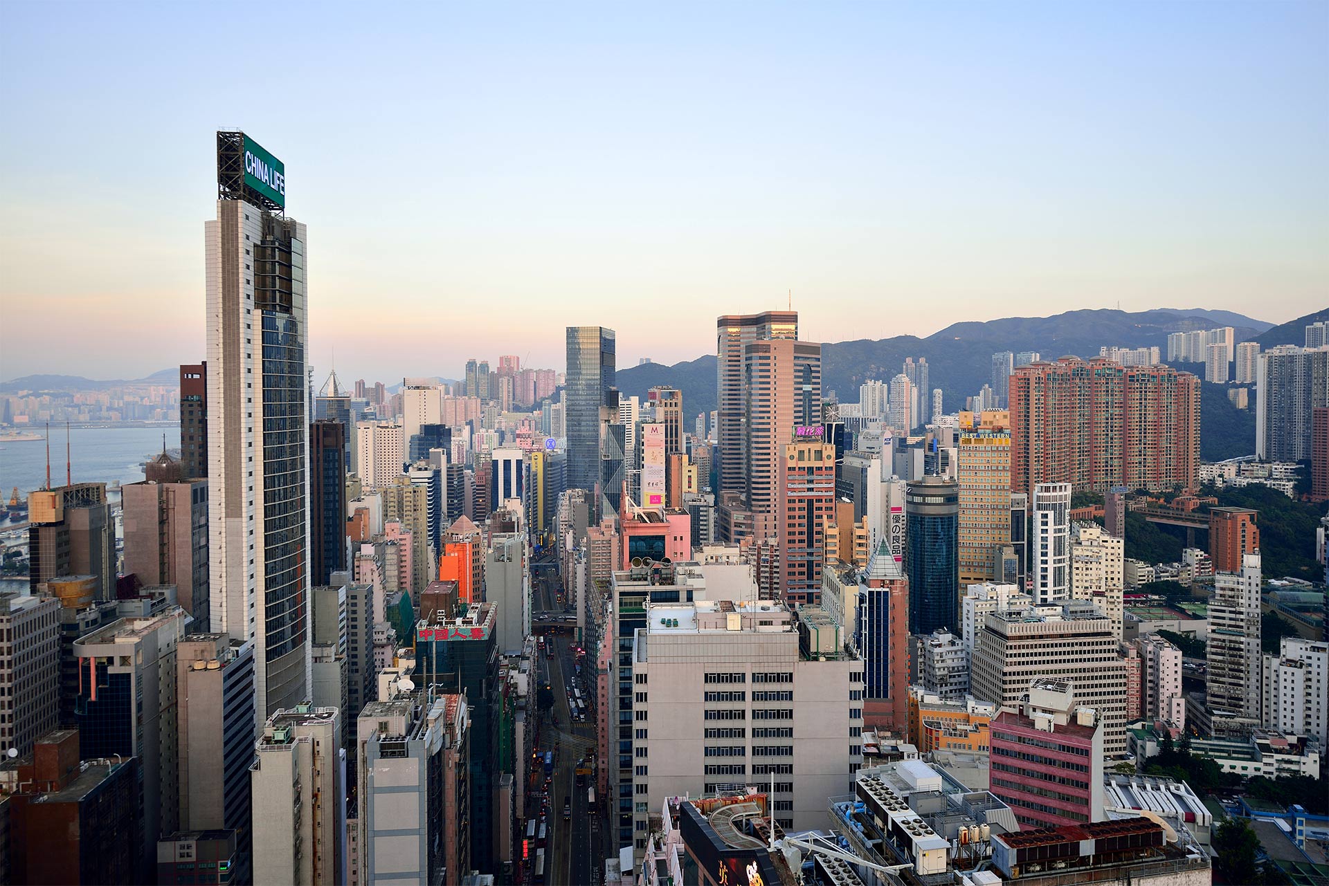 Гонконг на закате. Hong Kong at sunset.