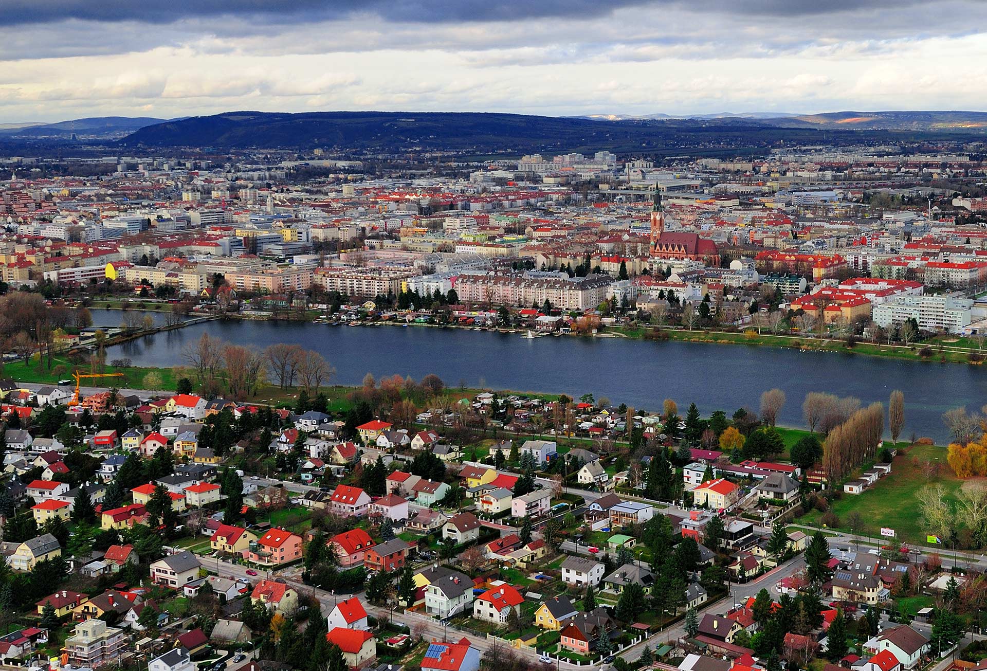 Вена с Дунайской башни. View of Vienna from Danube Tower.