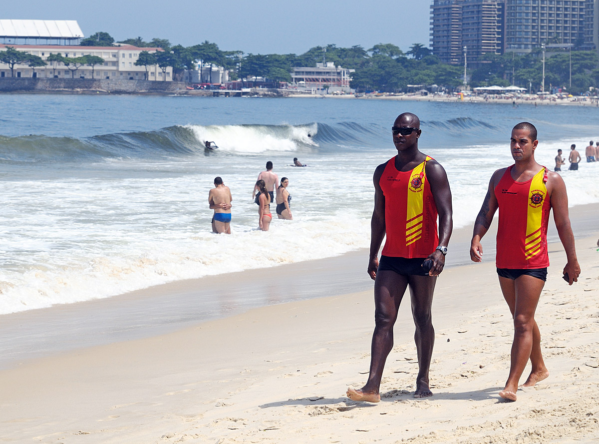 Бомбейрос на Копакабане. Рио. Bombeiros. Copacabana. Rio.