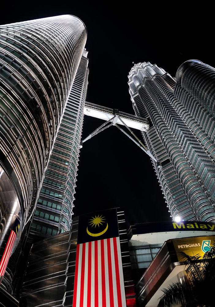 Петронасы ночью. Night Petronas Twin Towers.