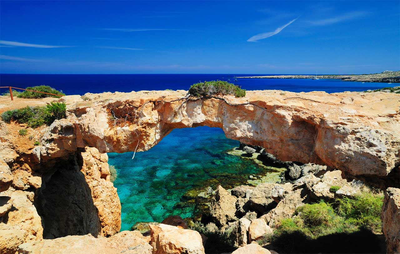 Мыс Греко. Мост. Natural Bridge. Cape Greco.