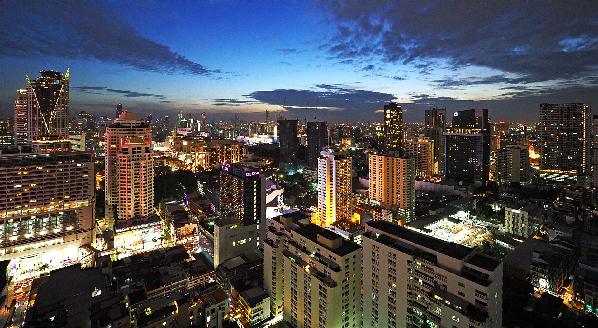 Бангкок ночью с высоты 110м. Bangkok at Night from a height of 110m.