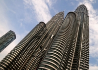 Петронас Твин Тауэрс днём. Petronas Twin Towers.