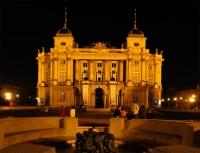 Хорватский народный театр. Фасад. Night Zagreb.