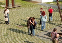 На (во)семь девчонок по статистике...